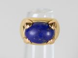 une image représentant une bague en or sertie d'un lapis-lazuli