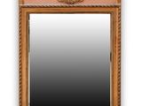 une image représentant un miroir sur lequel apparaît la silhouette d'un homme