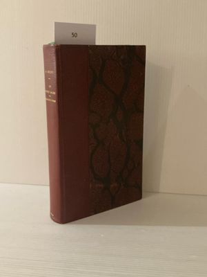 un livre posé sur une table