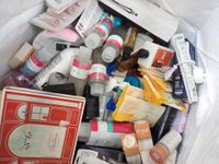 ESTHETIQUE COSMETIQUE Lot d'un 1/2 big bag contenant 300 art…