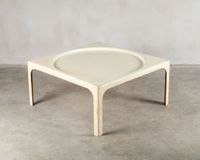 Table basse d'appoint en fibre de verre blanche, le plateau …