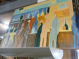 une photo d'un tableau posé sur une étagère dans un magasin