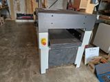 a machine that is sitting in a garage