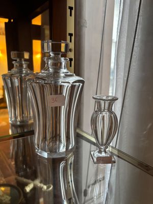 BACCARAT et SAINT LOUIS, un flacon et un vase miniature en cristal tai