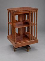 Bibliothèque tournante en acajou et filets de bois de placag…