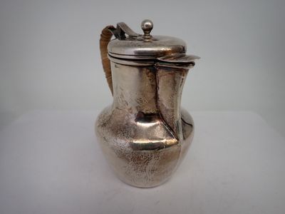 Petite verseuse en argent minerve et anse tréssé, poids 165g (petits c - Photo 1