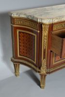 Importante commode à côtés cintrés en placage d'acajou à déc… (photo 6)