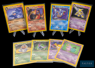 Plusieurs cartes Pokémon sont alignées les unes à côté des autres sur un fond noir.