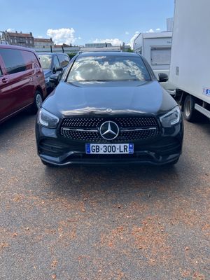 Mercedes-Benz CLA Shooting Star dans un parking