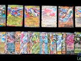une pile de cartes Pokémon empilées les unes sur les autres