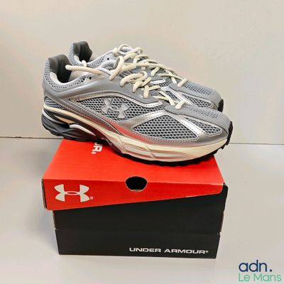 a pair of men ' s under armour shoes on top of a box