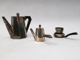 a silver coffee pot and a silver tea pot
