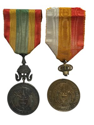 deux médailles et une médaille sur fond blanc
