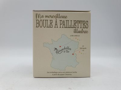 une boîte sur laquelle est représentée une carte de la France