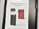 une boîte contenant un téléphone portable et un panneau solaire