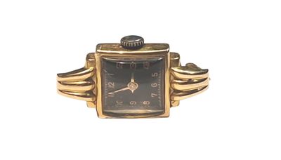 une image d'un gros plan d'une montre-bracelet sur un fond blanc