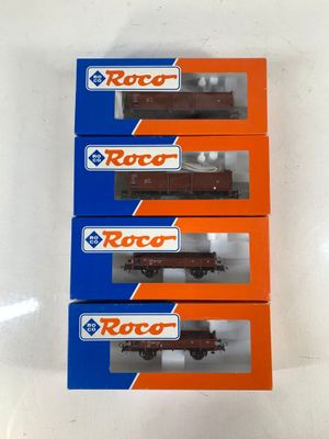 trois boîtes de wagons Roco empilées les unes sur les autres