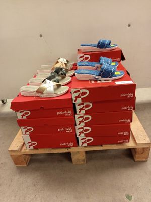 Lot de 31 paires de chaussures et chaussons en boîtes pour f…