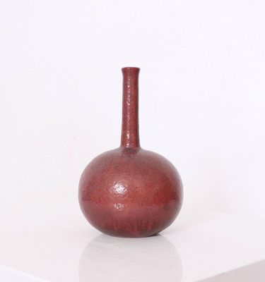 École moderne du XXème siècle. Vase boule à haut col en céra…