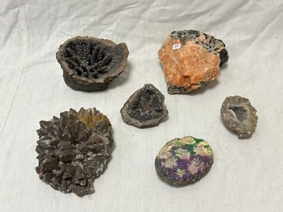 beaucoup de types de roches différents sur la table