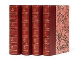 trois livres rouges sont alignés les uns à côté des autres sur une surface blanche