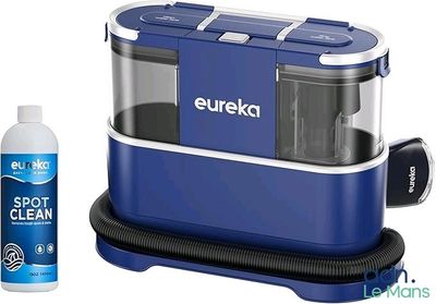 une boîte bleue et argentée, avec un flacon de produit nettoyant à côté