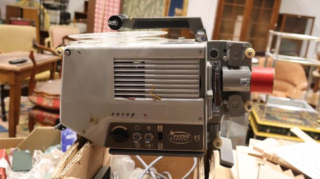 Projecteur Pathé avec accessoires