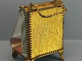 porte-chargeur en laiton plaqué, orné d'un motif à la feuille d'or