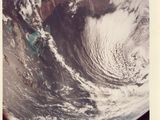 une vieille photo d'une image de la Terre prise depuis l'espace