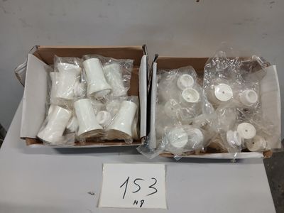 Lot de 29 pièces en plastique blanc, articles neufs.