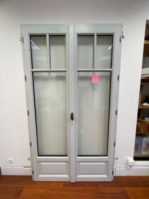 VENDU SUR DESIGNATION. 1 double porte-fenêtre avec cadre boi…