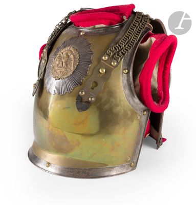 casque d'un soldat romain orné d'un tissu rouge
