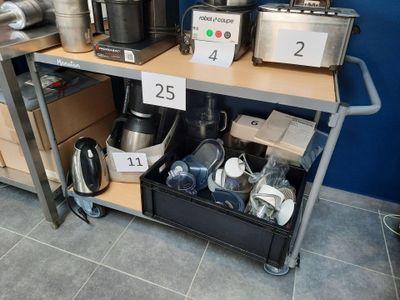 de nombreux modèles différents de machines à café en rayon