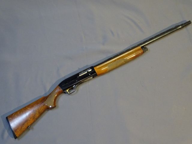Cat C : AT017-C24-13772 - Fusil semi-automatique de marque BENELL...
