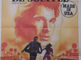 une affiche de film mettant en scène un homme et une femme marchant dans la rue