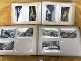 un livre ouvert, orné d'illustrations de montagnes, posé sur une table
