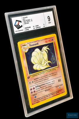 une image d'une carte Pokémon sur laquelle figure une étiquette avec un nom