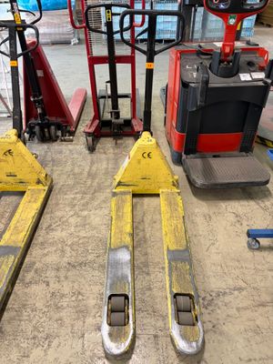 Transpalette métal 2T5 (sans marque) Mise à prix : 150€
