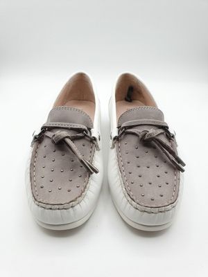 mocassins en cuir pour femme, avec semelles perforées et pompons
