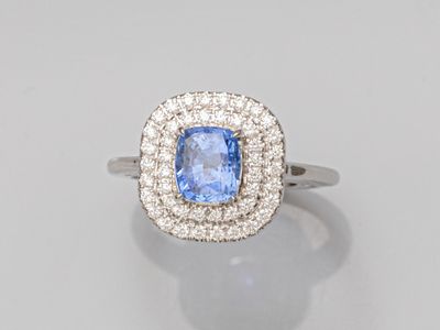 Bague en or gris 750°/°°(18K) , sertie d'un saphir naturel c… - Photo 1