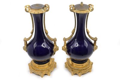 deux vases superposés