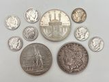 several coins are arranged in a circle on a white surface