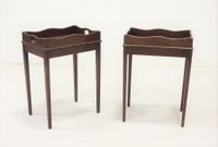 Paire de petites tables d'appoint en acajou à plateaux cuvet…