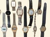 many different types of watches on display in this picture