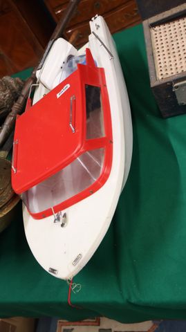 Mini bateau électrique