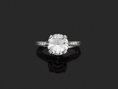 une bague en diamant à une seule pierre, par van cleef