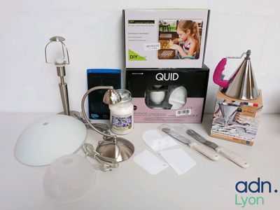 Lot de 8 articles de décoration et loisirs : luminaires, bou…
