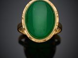 une bague en or et en jade vert
