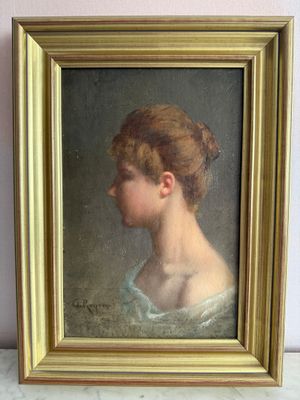 portrait d'une jeune femme en robe blanche, dans un cadre doré