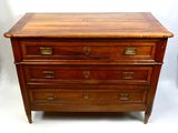 image d'une commode en bois sur fond blanc